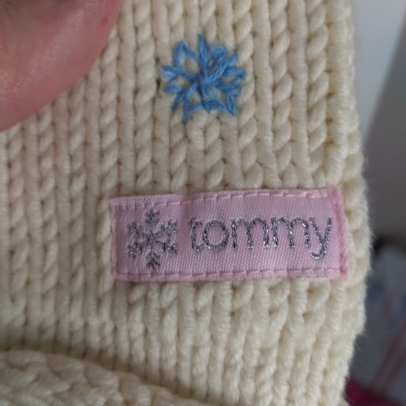 Yellow Tommy Snowflake sweater size 5 - Picture 2 of 4